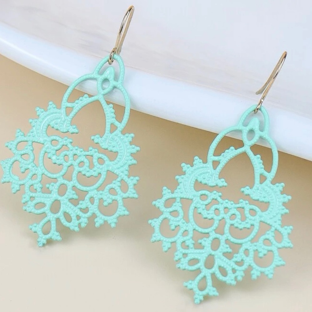 🎉HP🎉 🦋 3/$24 Modern metal seafoam green Art Deco inspired earrings / NWOT - Picture 2 of 4